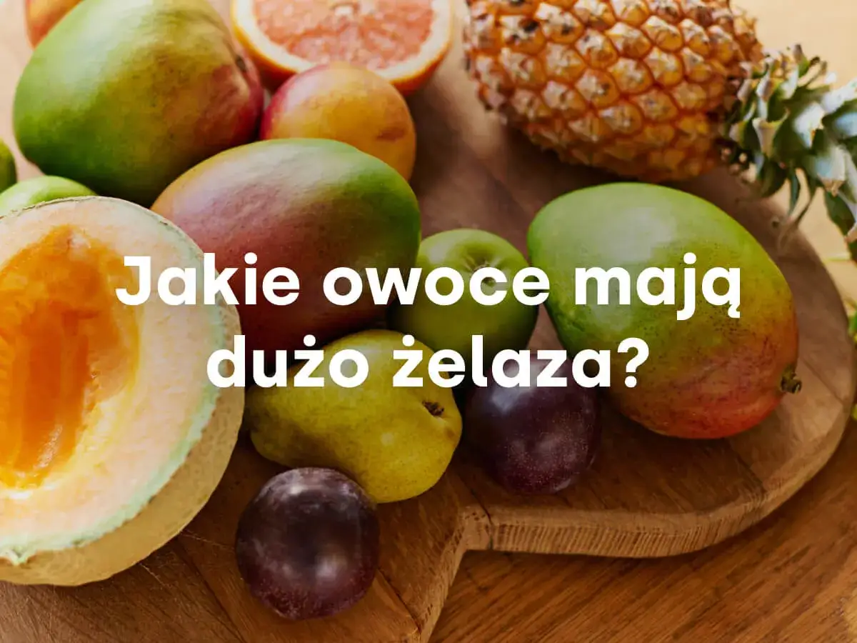 R&oacute;żnorodne owoce, w tym mango, gruszka i śliwka, kt&oacute;re są przykładami owoc&oacute;w bogatych w żelazo.